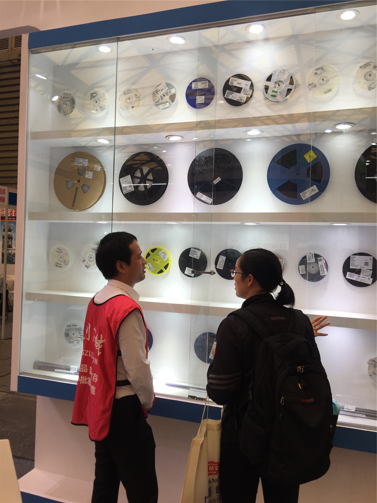 图文逛展会第一天立创商城展品丰富人气爆棚