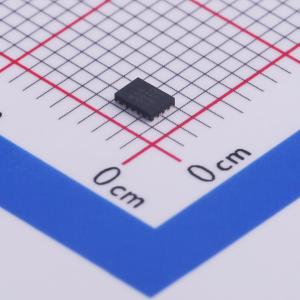 三态输出，4位双电源可配置电压转换收发器