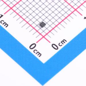 带软启动功能、300mA、高电源抑制比的低压差线性稳压器