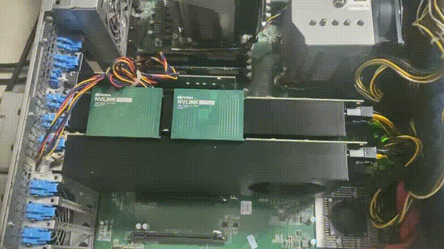 放在机箱里的转接卡