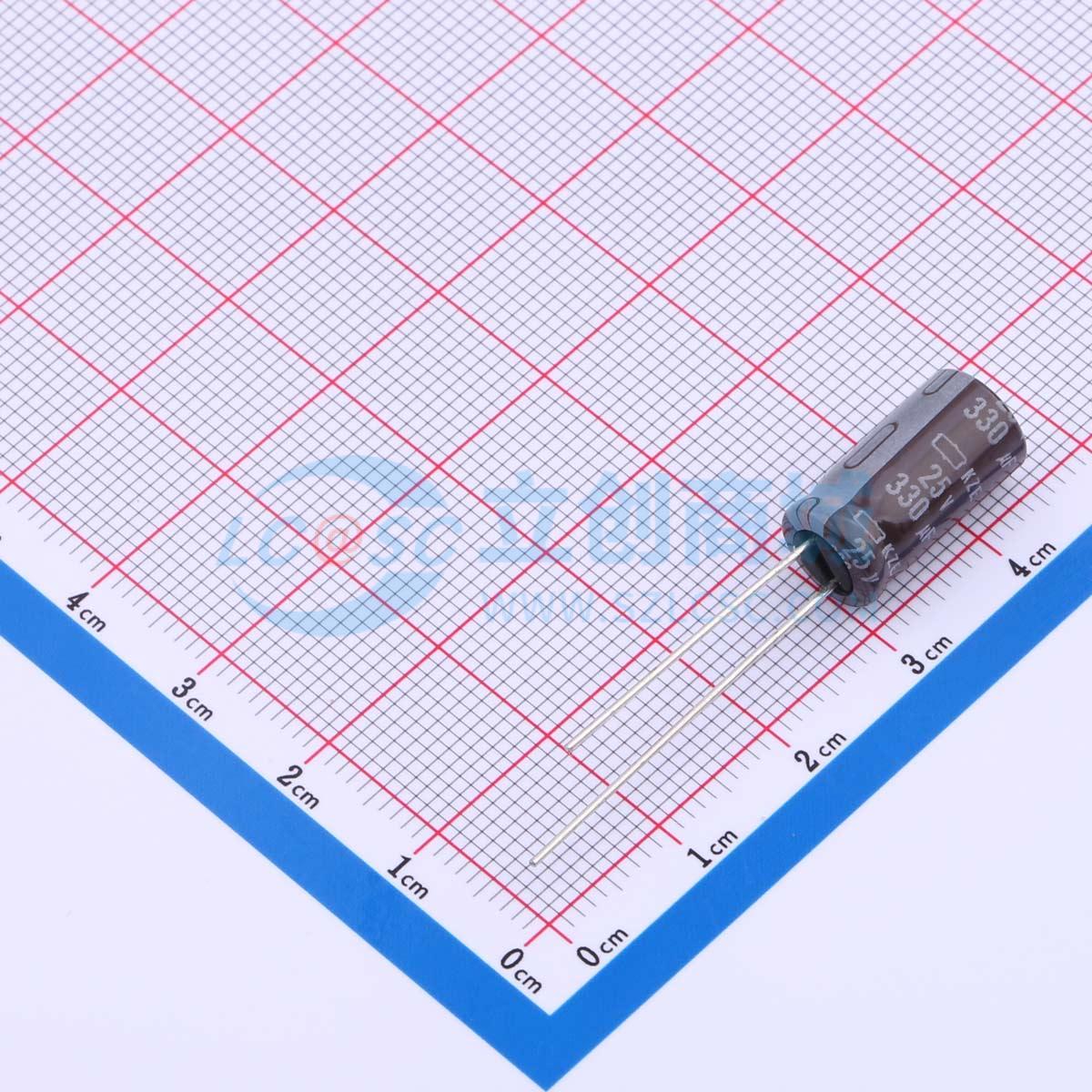 EKZE250ELL331MH15D实物图