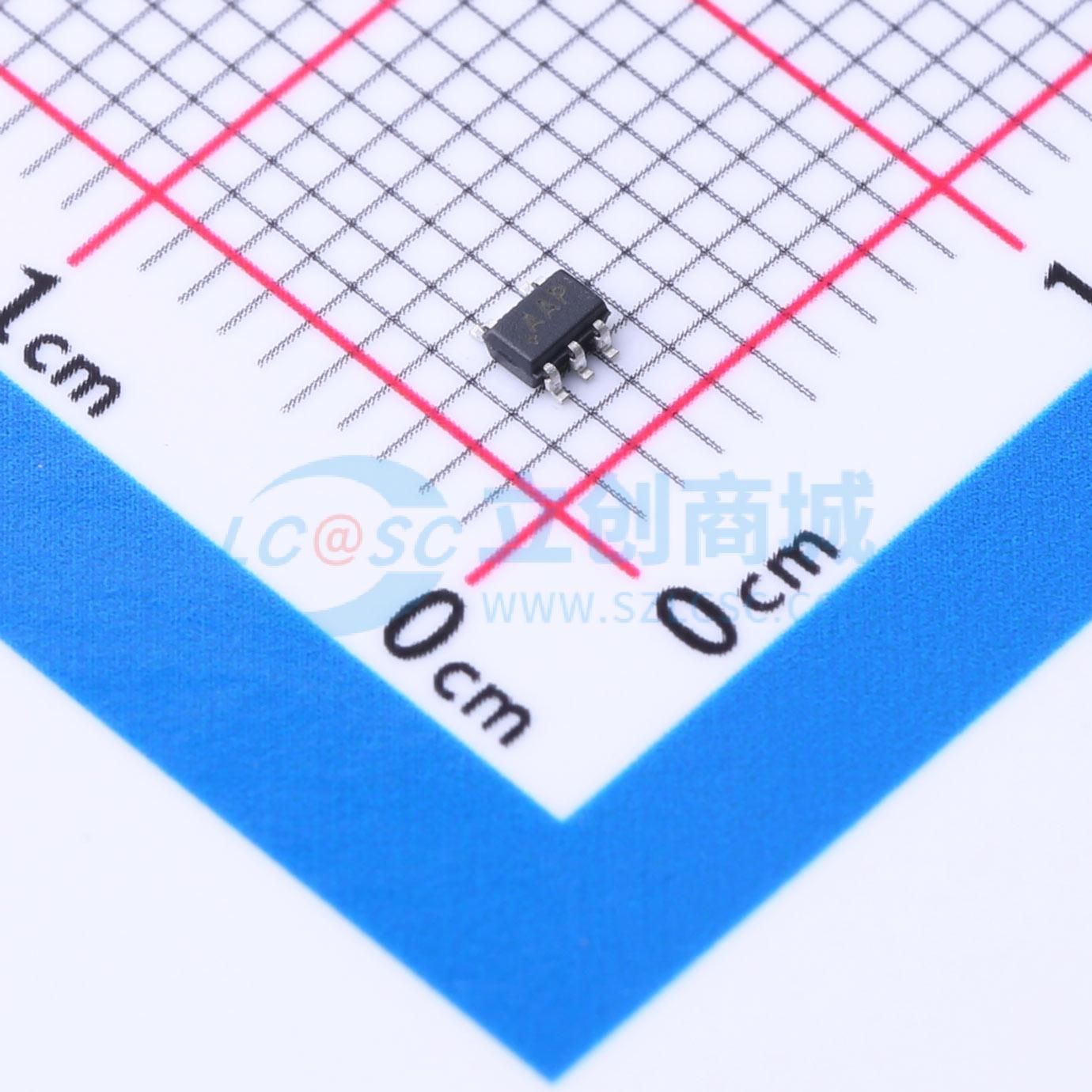 MAX823REXK+T实物图