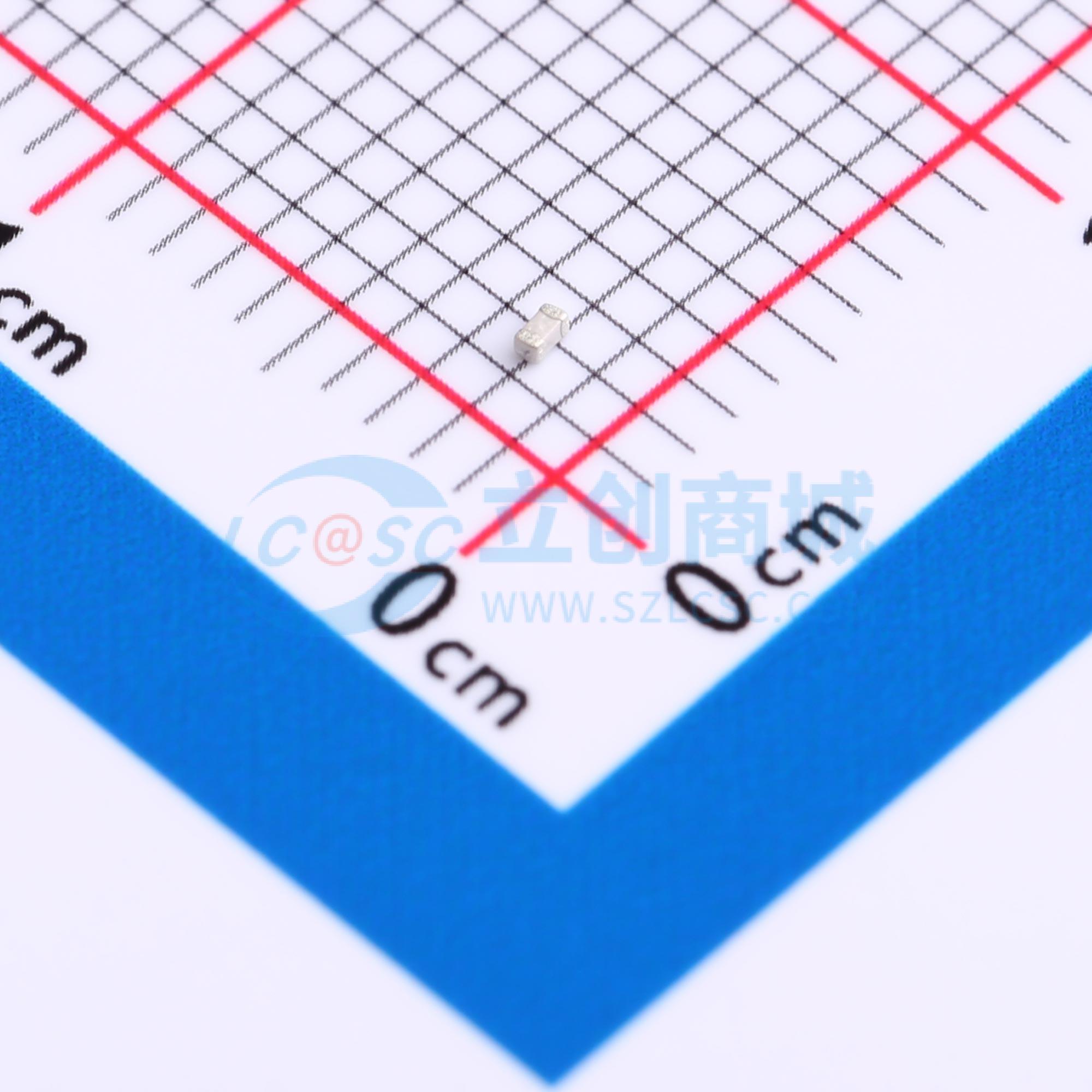 CC0402KRNPO7BN100实物图