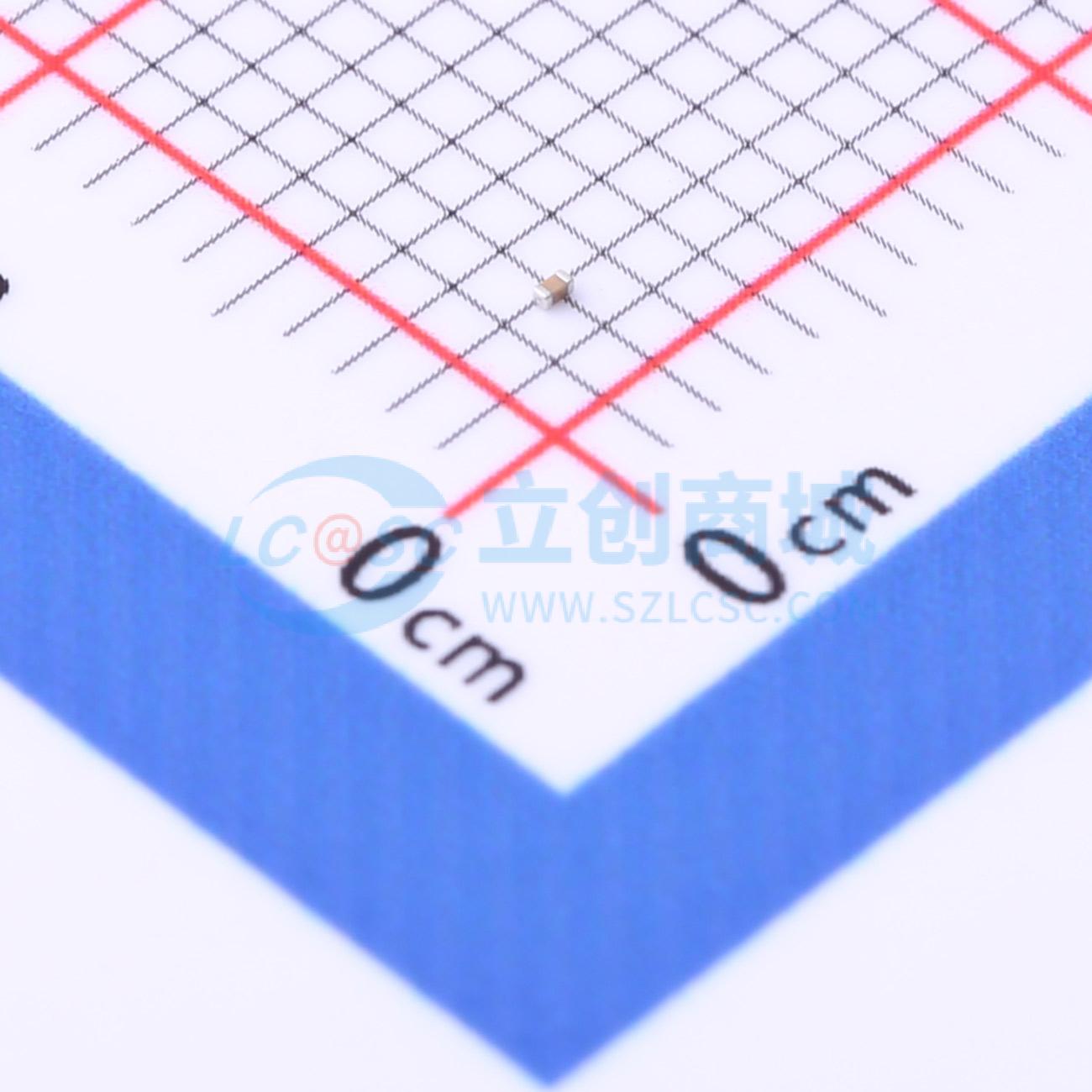 GRM033R71E121KA01D实物图