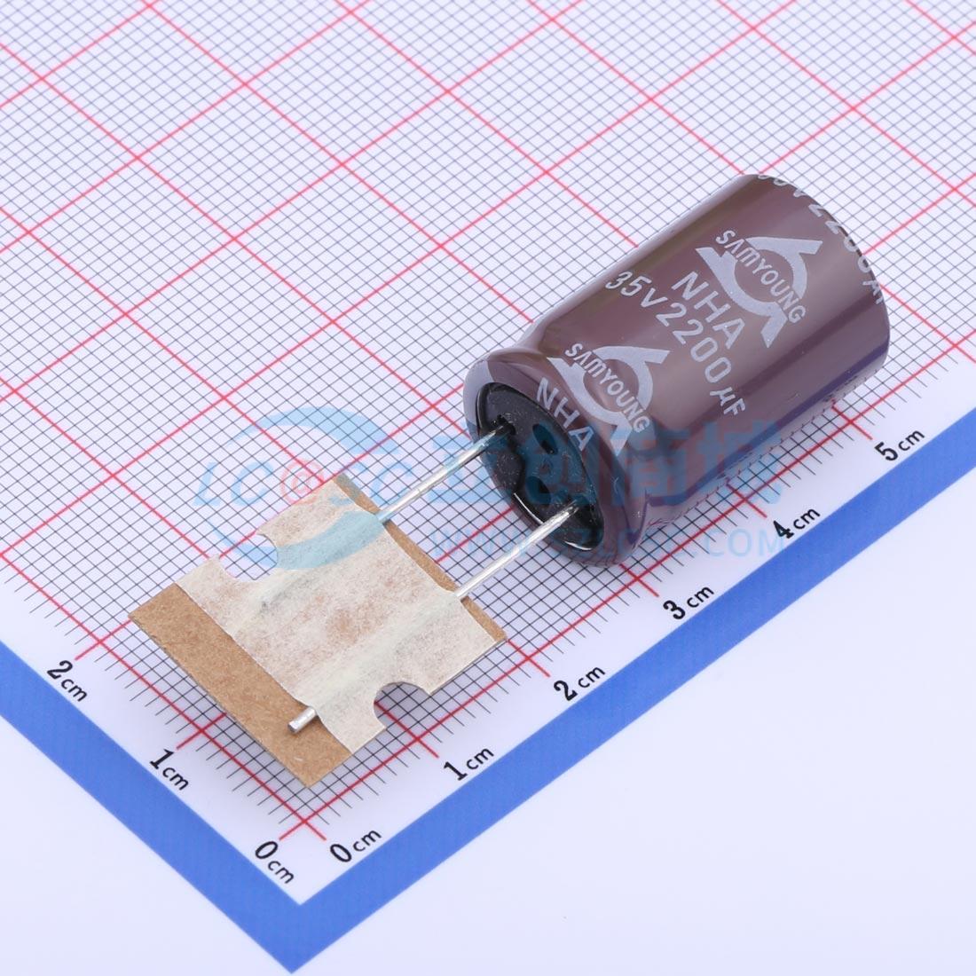 点击查看大图 NHA 35V 2200UF 16*25实物图