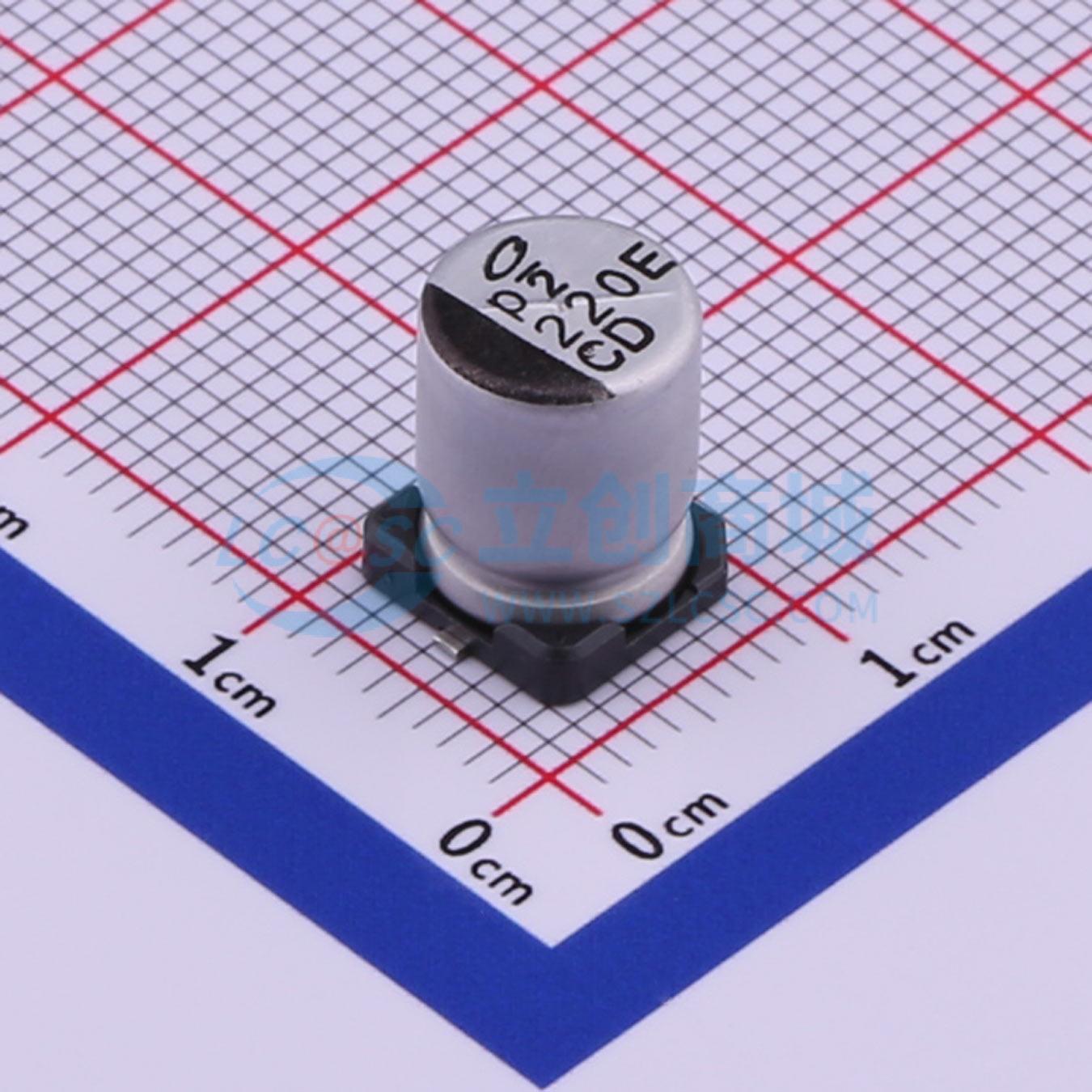 UCD1E221MNL1GS实物图