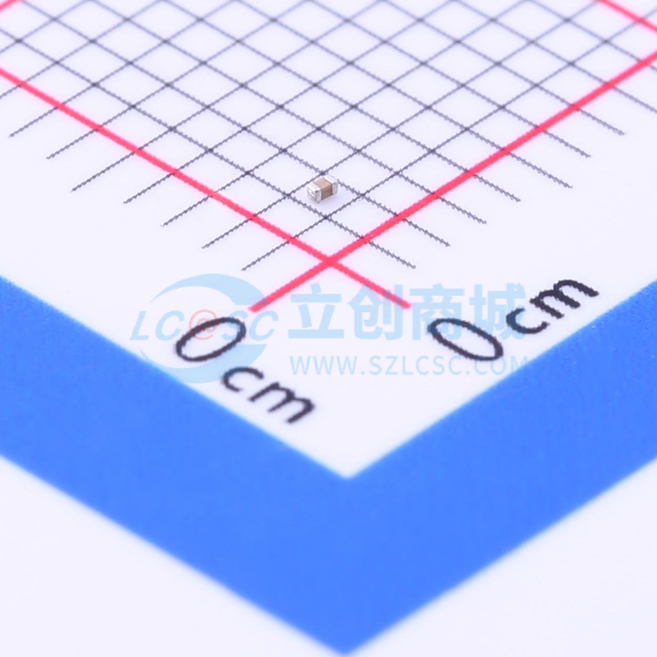 GRM033R71E821KA01D实物图