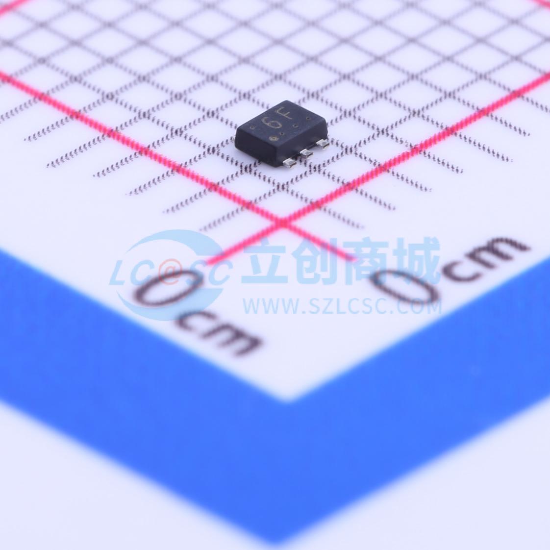 RN4986FE,LF(CB实物图