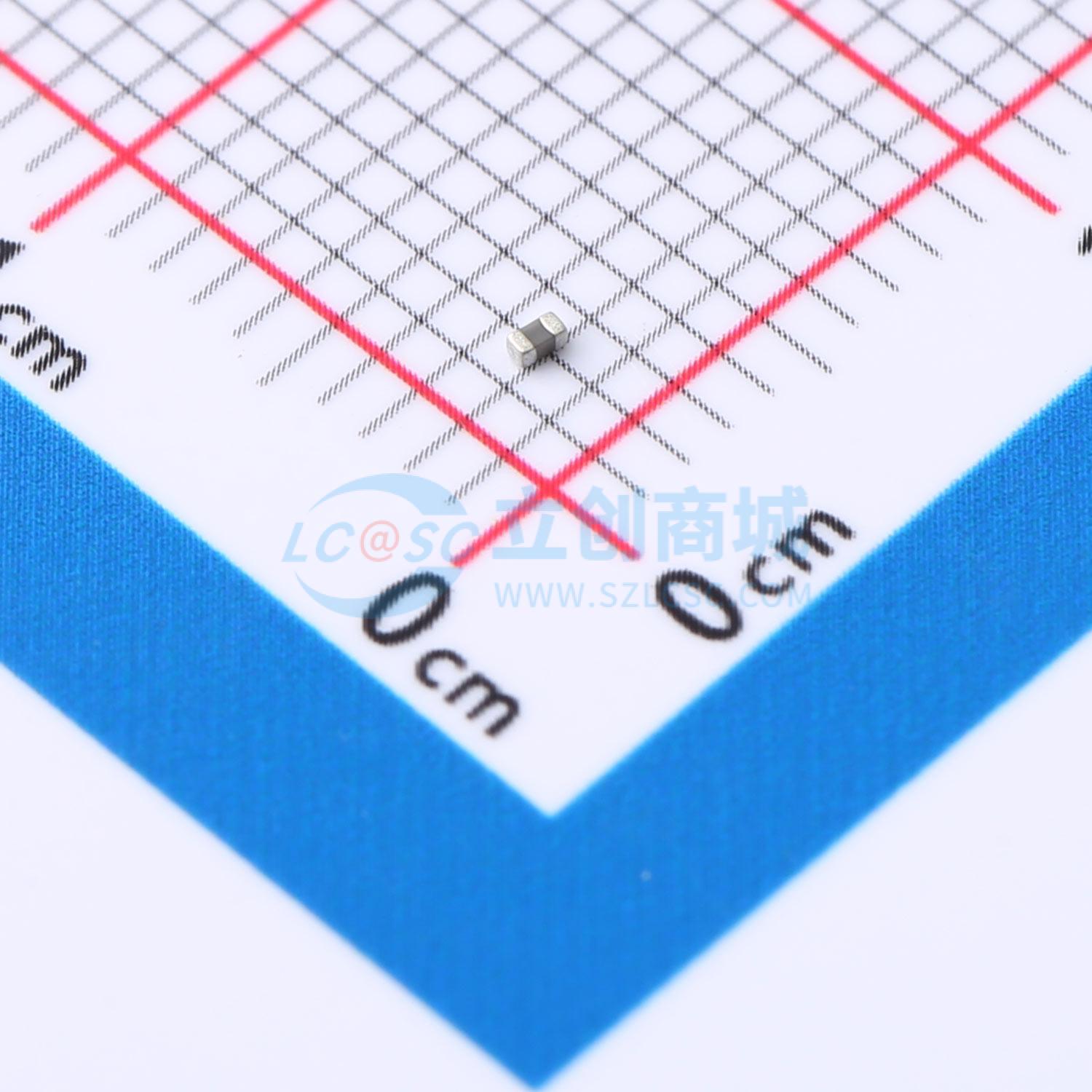 TCC0402COG821J500AT实物图