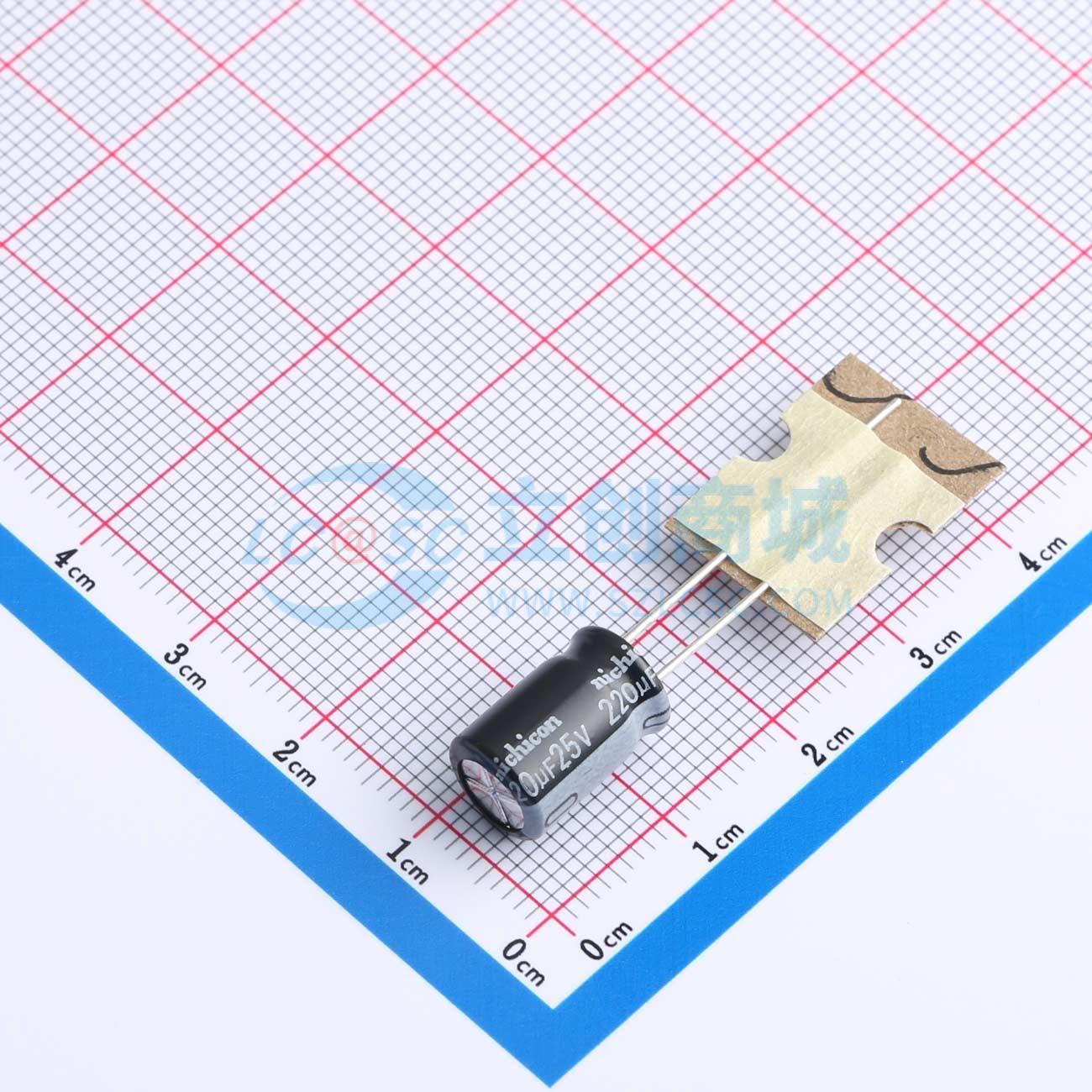 UHE1E221MPD1TD实物图