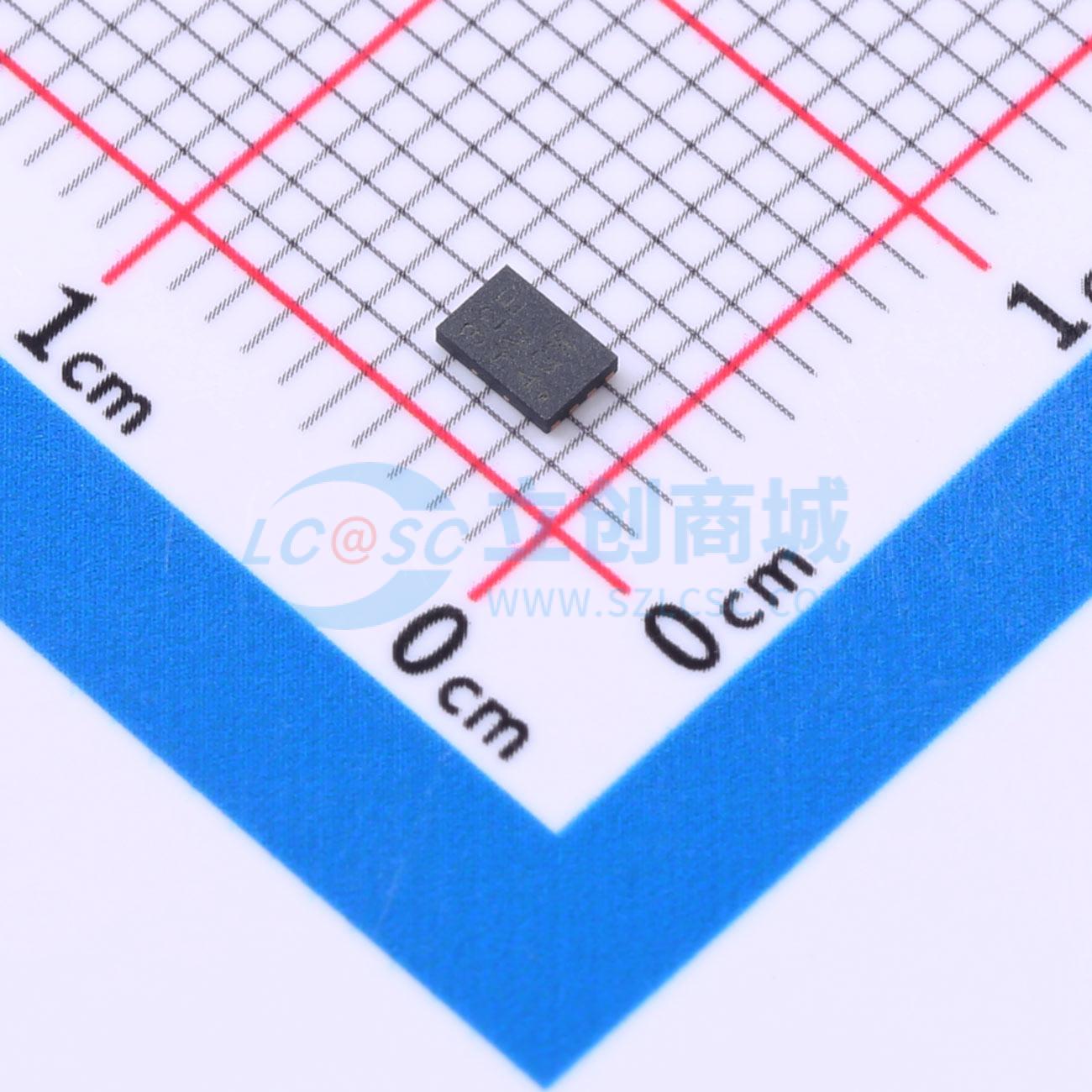 AT24C32E-MAHM-T实物图